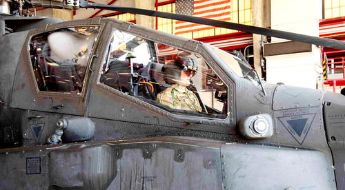美陆军完成AH 64直升机双目彩色高清透视头盔显示器飞行演示